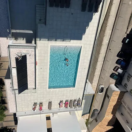 New Apartment, Sea Front & Shared Pool *