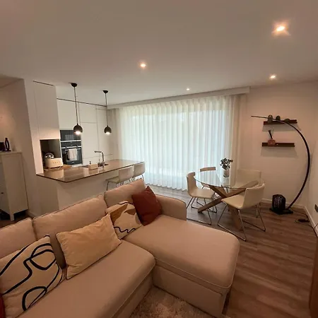 New Apartment, Sea Front & Shared Pool 아파트 *
