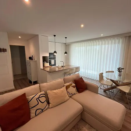 아파트 New Apartment, Sea Front & Shared Pool