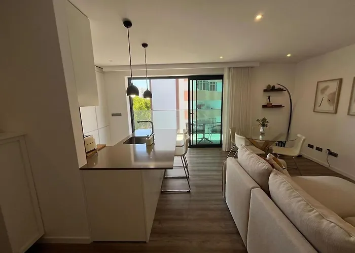 New Apartment, Sea Front & Shared Pool * Quarteira