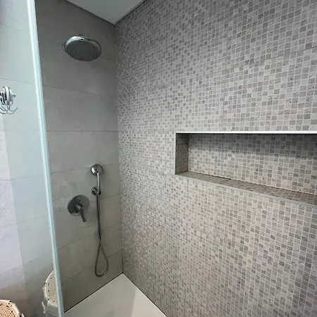아파트 New Apartment, Sea Front & Shared Pool