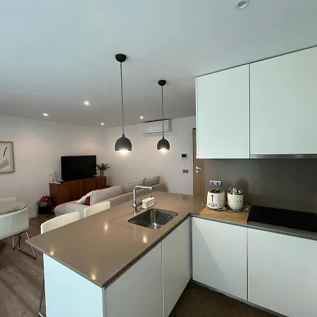 New Apartment, Sea Front & Shared Pool * Quarteira