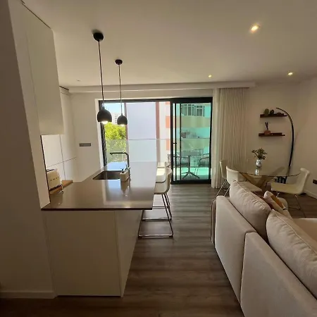 New Apartment, Sea Front & Shared Pool * Quarteira