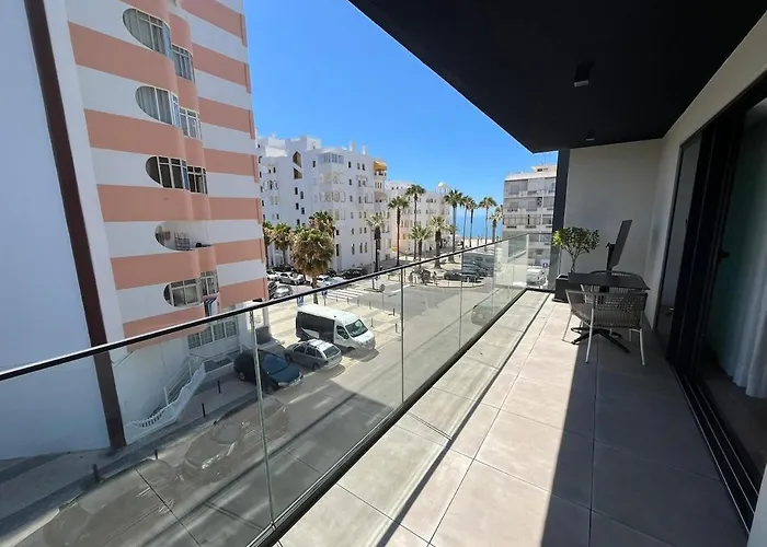 New Apartment, Sea Front & Shared Pool * Quarteira