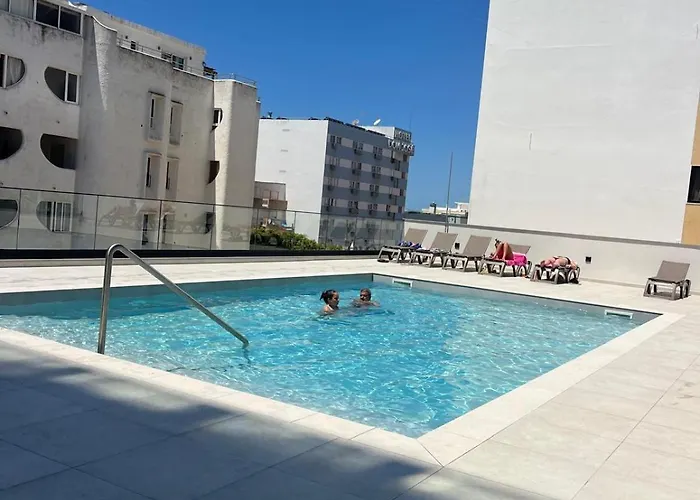 New Apartment, Sea Front & Shared Pool